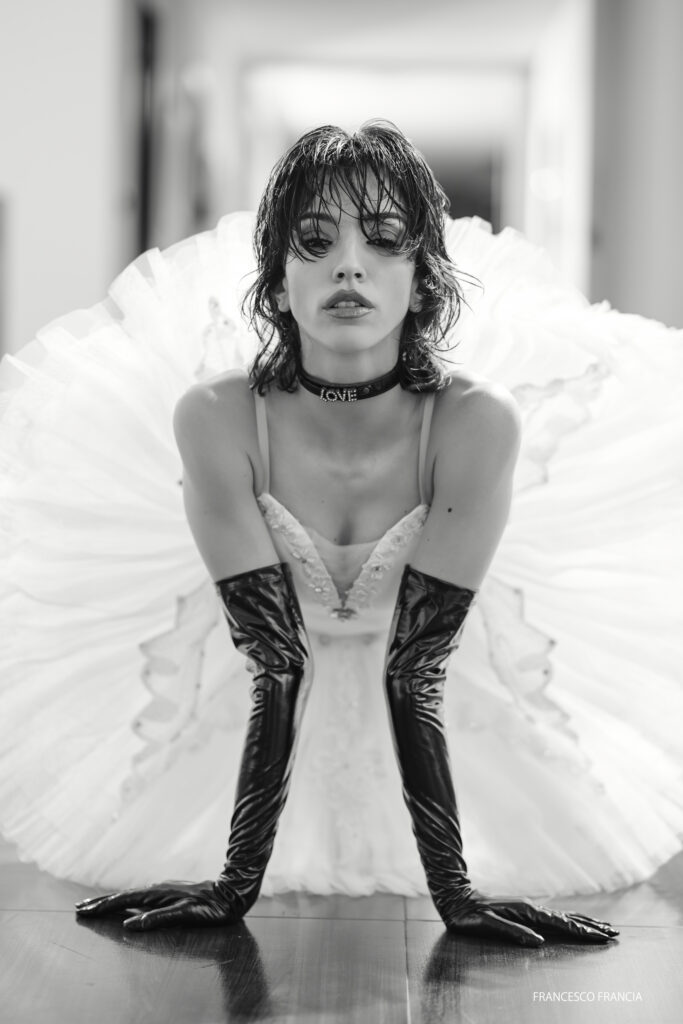 Virginia Vorraro ballerina Amici di Maria De Filippi Ciao Darwin Paolo Bonolis - foto in bianco e nero - ritratto e fotografia di moda di Francesco Francia fotografo pubblicità e moda